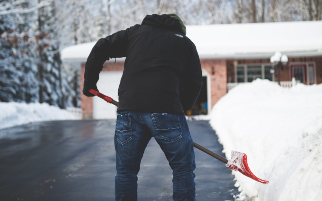 Tips for Clearing Snow from a Large Driveway